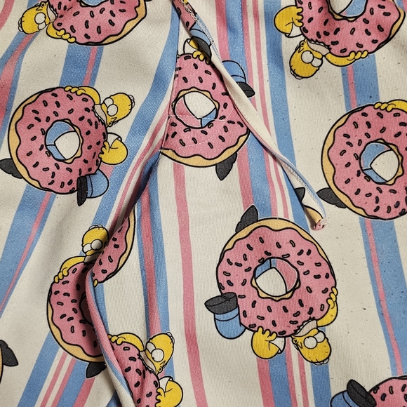 Homer Simpson Donut Shorts 🍩 - Picture 3 of 10